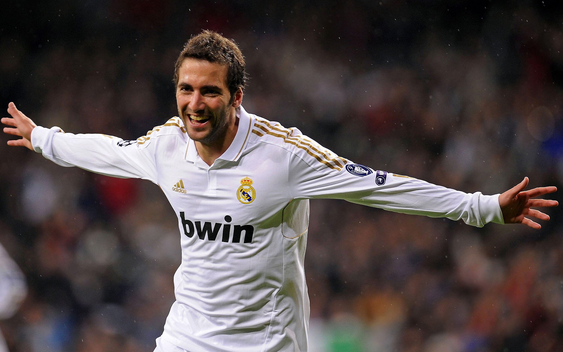 梅西率队冲刺，阿根廷稳步迈向世界杯